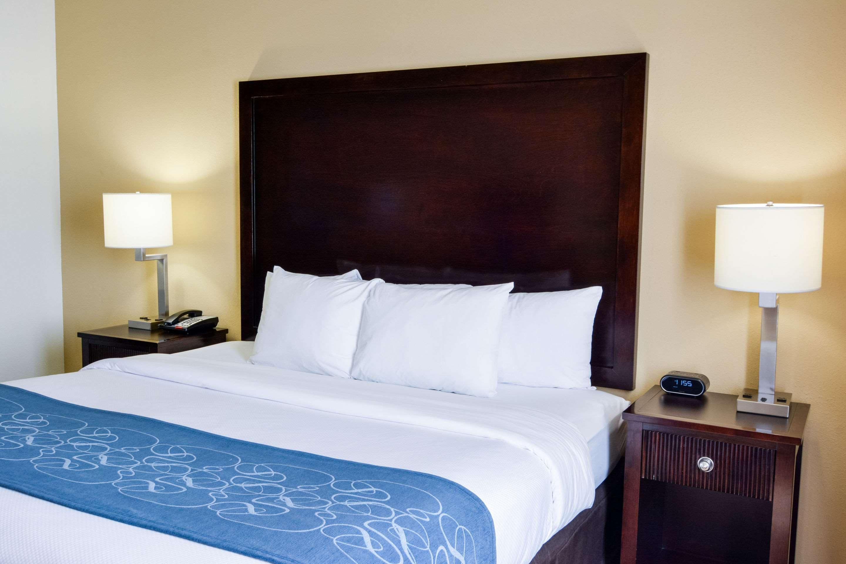 Comfort Suites Frisco Bagian luar foto