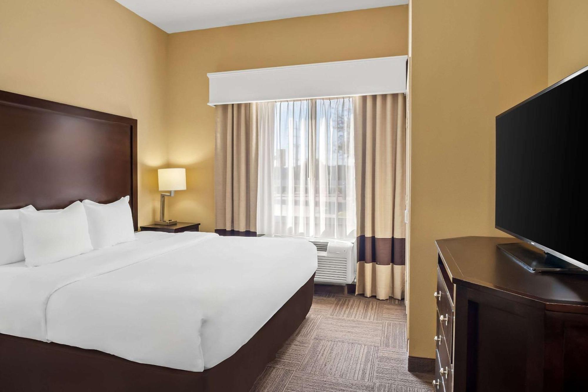 Comfort Suites Frisco Bagian luar foto