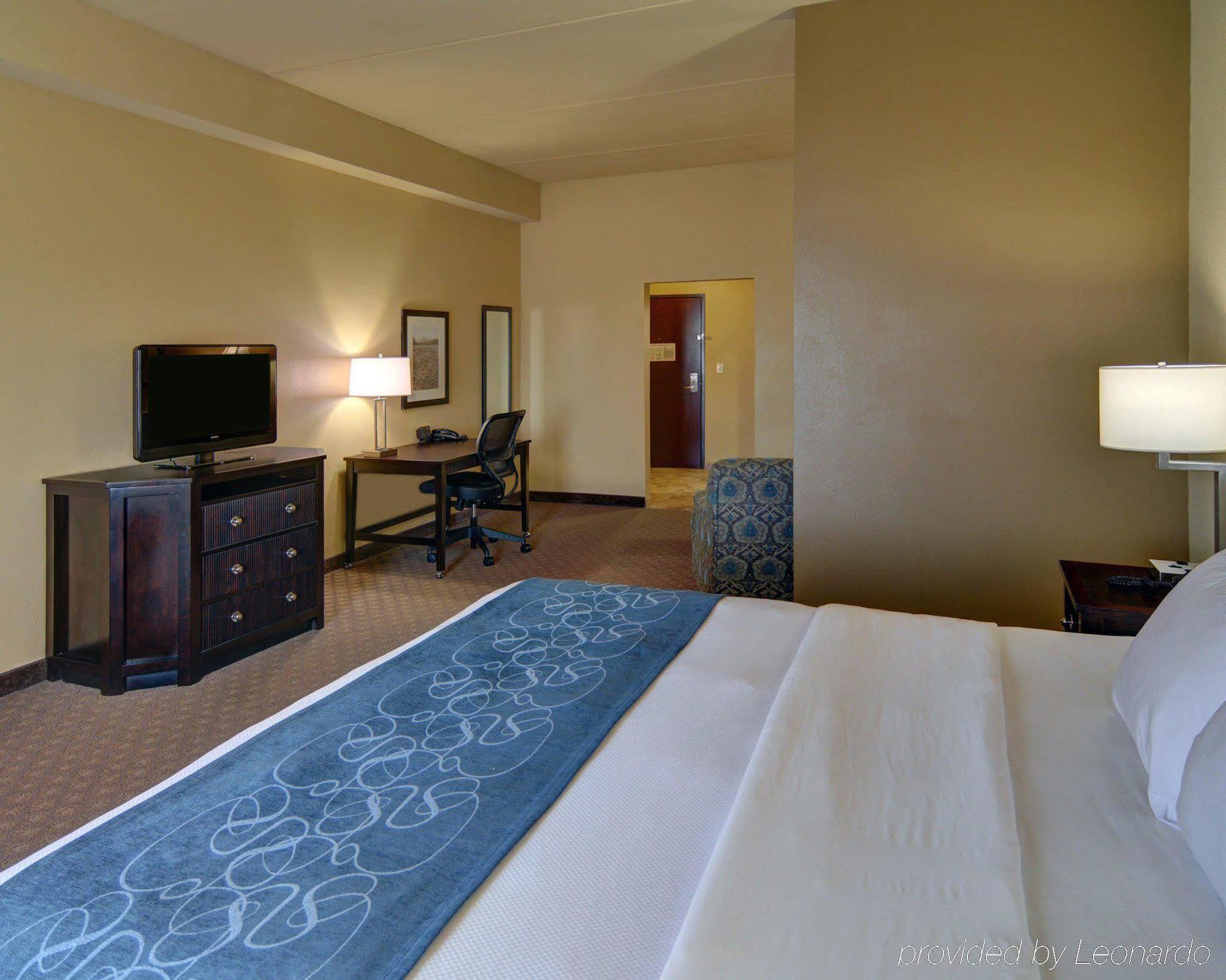 Comfort Suites Frisco Bagian luar foto