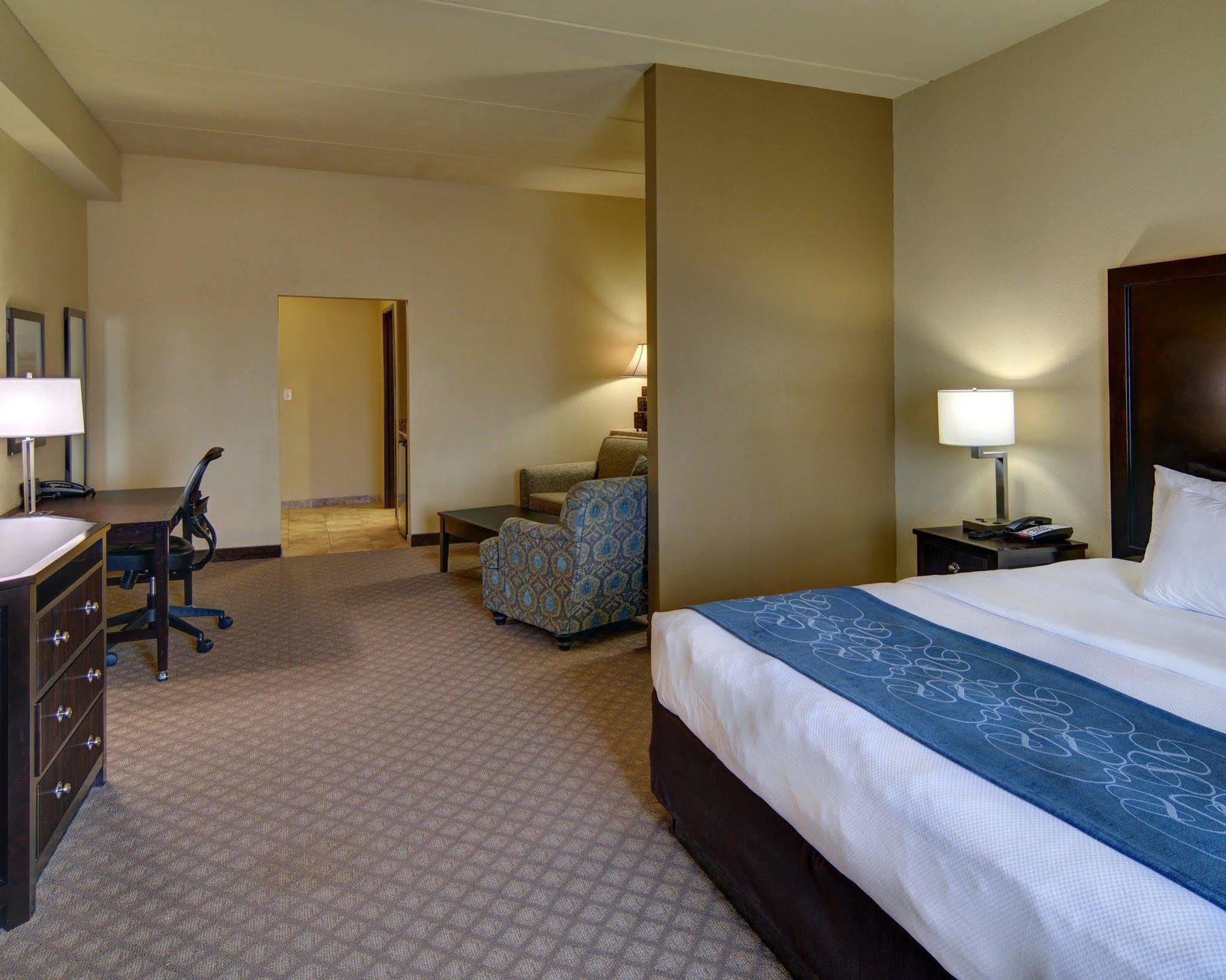 Comfort Suites Frisco Bagian luar foto